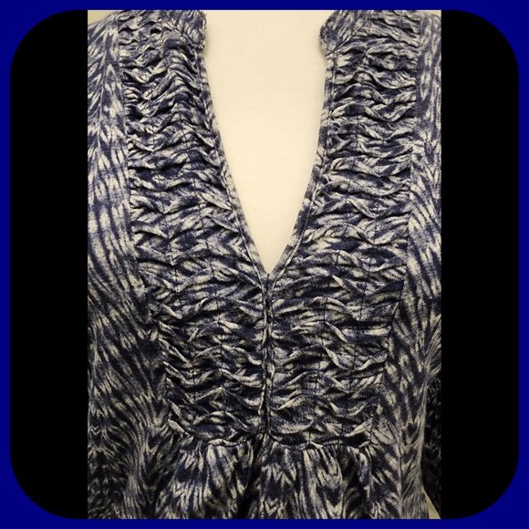 CALVIN KLEIN JEANS || Empire Waist ¾ Sleeve Top (SIZE L) - Picture 5 of 7